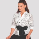 Mujer con conjunto Odelise para eventos